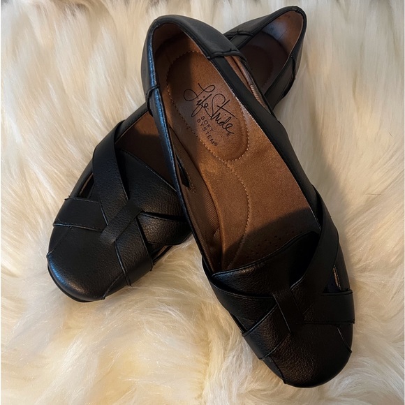 Life Stride Slip on Flats 8 - Picture 1 of 5